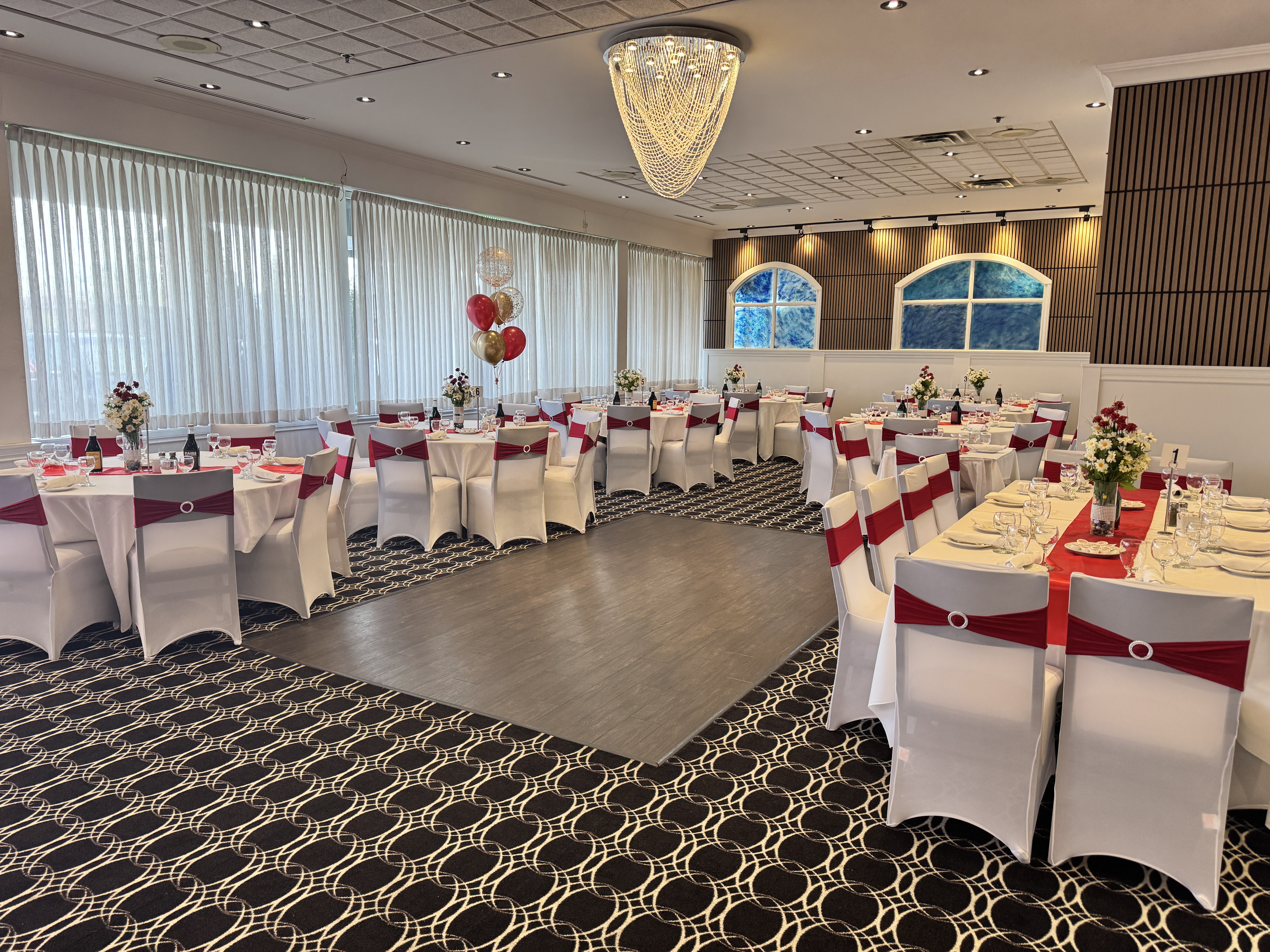 Salles de réception Aphrodite pour mariages, anniversaires, baptêmes, fêtes prénatales, bar-mitsvah ou bat-mitsvah, célébrations de la vie, événements culturels, réunions d'entreprise ou anniversaires importants